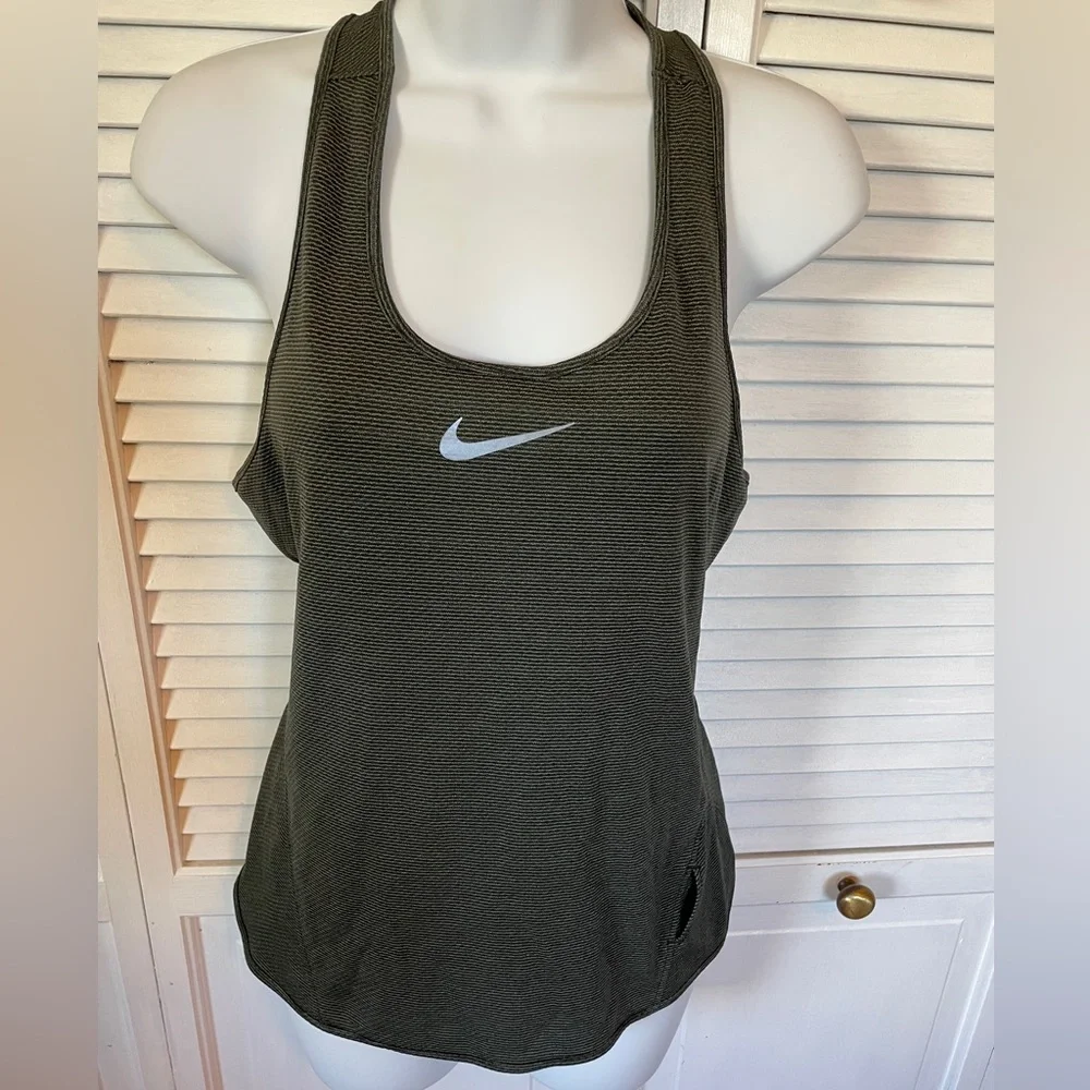 Nike Women's Dri-Fit Tank Size Medium